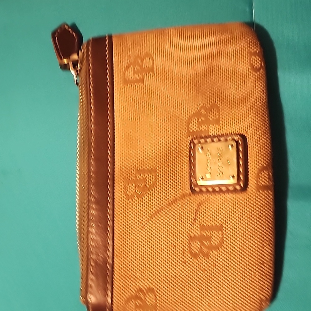 Dooney @ Bourke coin purse